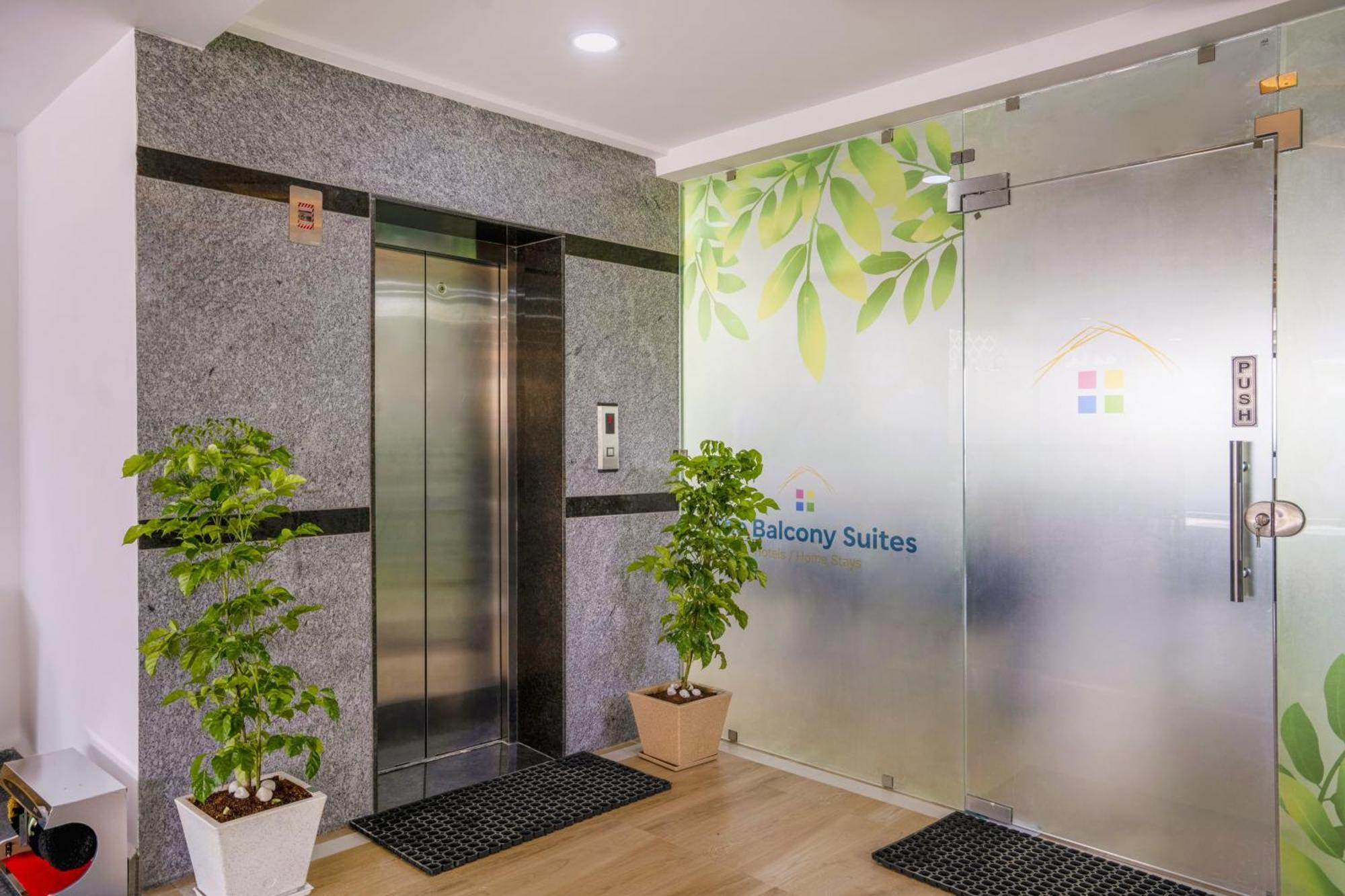 The Balcony Suites Hyderabad Ngoại thất bức ảnh